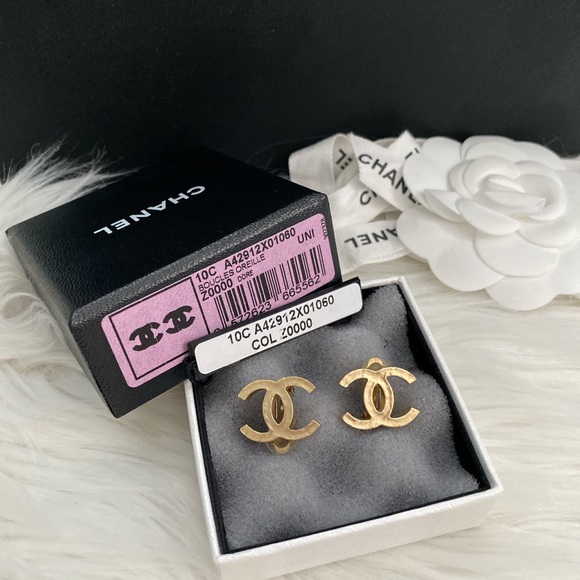 CHANEL Jewelry - Chanel clips on earrings